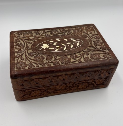 Vintage intagliato mano - vintage, a